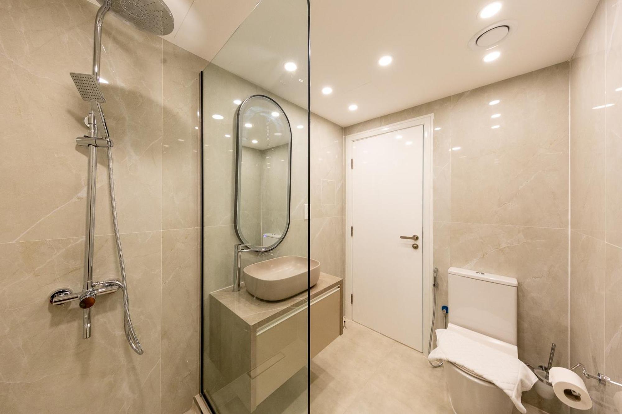 Apartment Charming Brand New 2br Close To The *