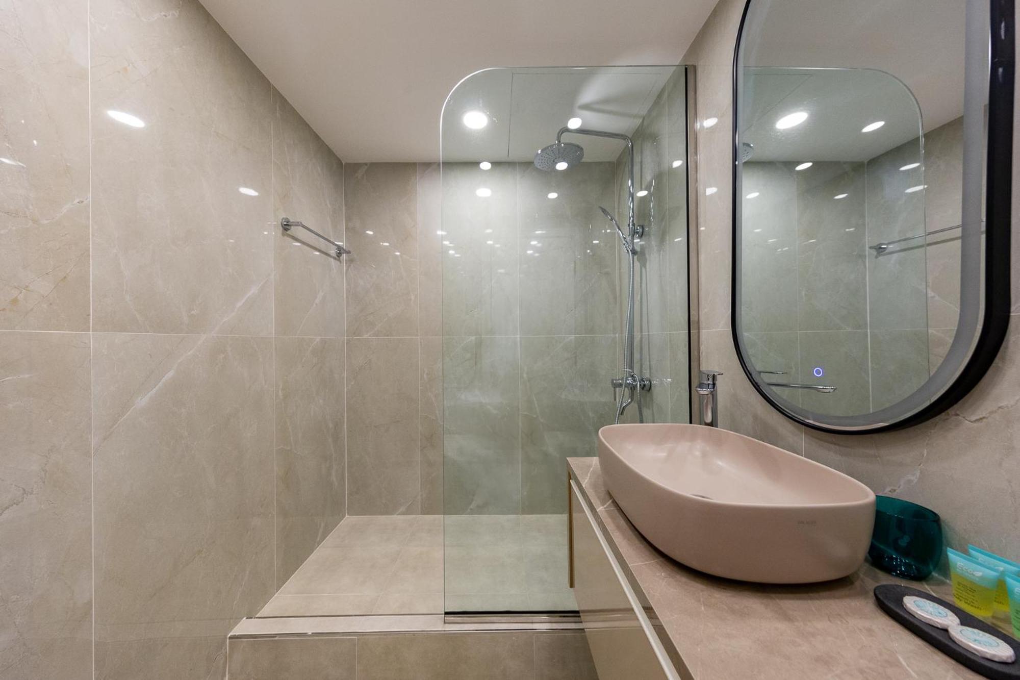 Charming Brand New 2br Close To The Apartment Dubai